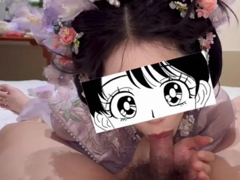 Gái xinh trong bộ đồ bé con liếm củ khoải cực đã